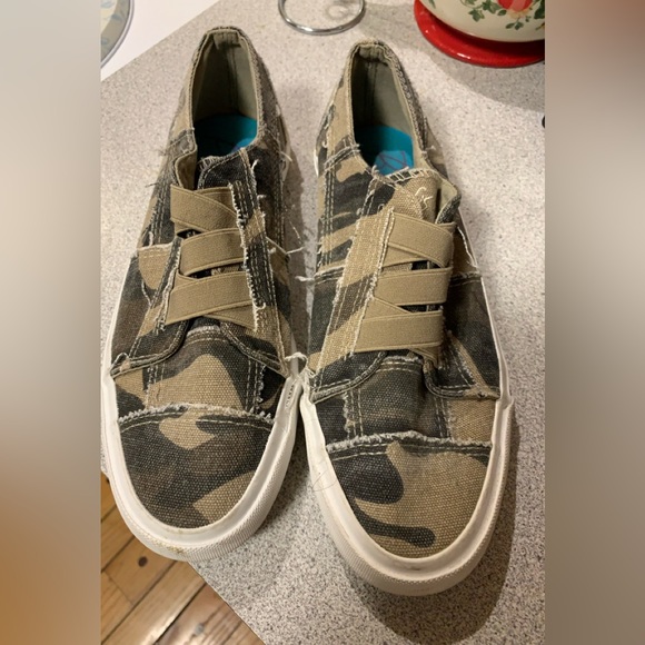 Blowfish Shoes - Blowfish Camo slip on sneakers women’s size 8